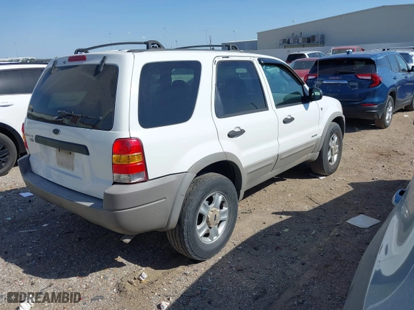 2002 Ford Escape XLT Choice with VIN 1FMYU03122KD33637, listed as a IAAI auction lot 41862269 with 275,583 mi miles. Bid and sale history available at carsss.com. Image 4.