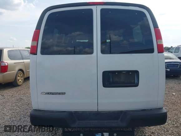 2008 Chevrolet Express Passenger z VIN 1GAGG25KX81197208, wystawiony jako IAAI lot #42022924 z przebiegiem Nie podano mil oraz . Historia ofert i sprzedaży dostępna na DreamBid. Obrazek 16.