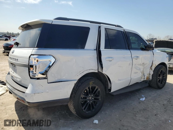 2024 Ford Expedition XLT with VIN 1FMJU1H84REA28212, listed as a Copart auction lot 46956805 with 28,507 mi miles and Salvage Title. Bid and sale history available at carsss.com. Image 3.