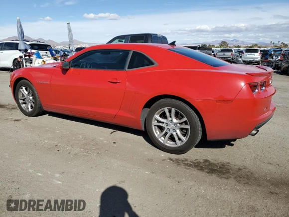 2013 Chevrolet Camaro LS z VIN 2G1FE1E36D9177175, wystawiony jako Copart lot #49398445 z przebiegiem 131 347 mil mil oraz Szkoda całkowita • Salvage title. Historia ofert i sprzedaży dostępna na DreamBid. Obrazek 2.