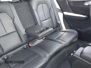 2021 Volvo XC40 Momentum z VIN YV4AC2HK4M2486512, wystawiony jako IAAI lot #42252265 z przebiegiem 56 397 mil mil oraz . Historia ofert i sprzedaży dostępna na DreamBid. Obrazek 8.