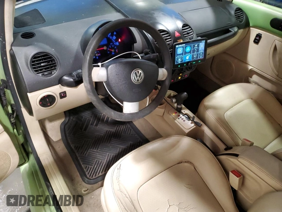 2005 Volkswagen New Beetle Coupe GLS with VIN 3VWCR31C85M406736, listed as a Copart auction lot 81484354 with 215,530 mi miles and Salvage Title. Bid and sale history available at carsss.com. Image 8.