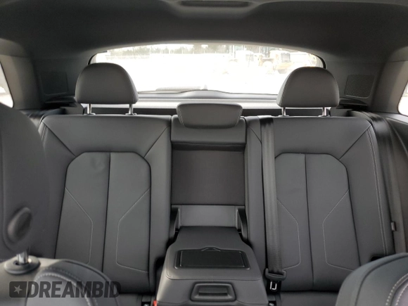 2024 Audi Q3 S line Premium Plus z VIN WA1EEDF30R1151101, wystawiony jako Copart lot #49081385 z przebiegiem 4995 mil mil oraz Tytuł czysty. Historia ofert i sprzedaży dostępna na DreamBid. Obrazek 10.