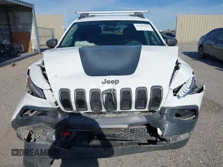 2017 Jeep Cherokee Trailhawk L Plus z VIN 1C4PJMBS1HD217370, wystawiony jako IAAI lot #42486588 z przebiegiem 108 695 mil mil oraz . Historia ofert i sprzedaży dostępna na DreamBid. Obrazek 12.