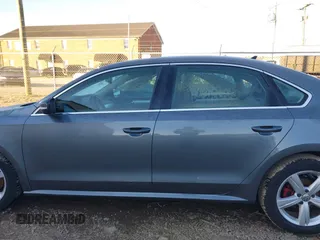 2013 Volkswagen Passat SE z VIN 1VWBP7A38DC123620, wystawiony jako IAAI lot #41275310 z przebiegiem 96 425 mil mil oraz . Historia ofert i sprzedaży dostępna na DreamBid. Obrazek 13.