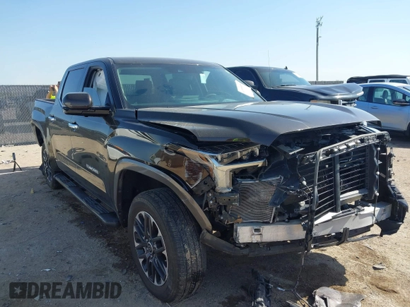 2024 Toyota Tundra Limited z VIN 5TFJA5DB9RX156634, wystawiony jako IAAI lot #41999055 z przebiegiem 29 692 mil mil oraz . Historia ofert i sprzedaży dostępna na DreamBid. Obrazek 1.