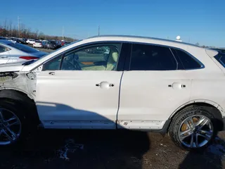 2016 Lincoln MKC Reserve with VIN 5LMTJ3DH9GUJ21388, listed as a IAAI auction lot 41248130 with 106,258 mi miles and . Bid and sale history available at DreamBid. Image 15.