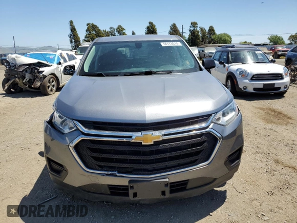 2020 Chevrolet Traverse LS z VIN 1GNERFKW8LJ292177, wystawiony jako Copart lot #56173015 z przebiegiem 67 821 mil mil oraz Szkoda całkowita • Salvage title. Historia ofert i sprzedaży dostępna na DreamBid. Obrazek 5.