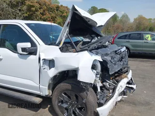 2023 Ford F-150 Lightning Pro z VIN 1FTVW1EV1PWG17610, wystawiony jako IAAI lot #41929636 z przebiegiem 44 428 mil mil oraz . Historia ofert i sprzedaży dostępna na DreamBid. Obrazek 20.