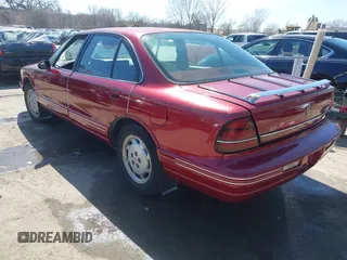 1995 Oldsmobile 88 z VIN 1G3HY52K1SH331973, wystawiony jako IAAI lot #41795311 z przebiegiem 110 407 mil mil oraz . Historia ofert i sprzedaży dostępna na DreamBid. Obrazek 3.