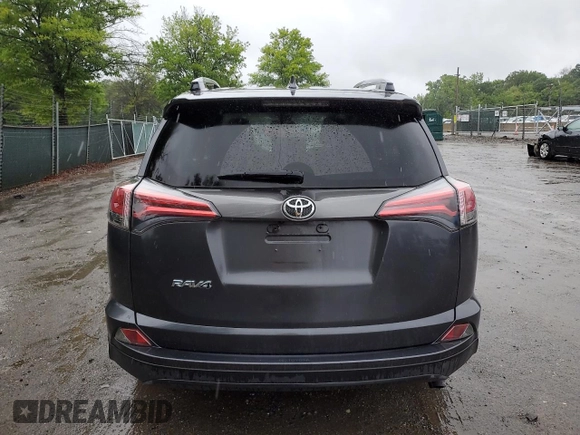 2017 Toyota RAV4 LE z VIN JTMZFREV5HJ130828, wystawiony jako Copart lot #58400825 z przebiegiem 99 116 mil mil oraz Szkoda całkowita • Salvage title. Historia ofert i sprzedaży dostępna na DreamBid. Obrazek 6.