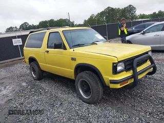 1989 Chevrolet Blazer z VIN 1GNCT18Z7K8226240, wystawiony jako IAAI lot #42367663 z przebiegiem 213 142 mil mil oraz . Historia ofert i sprzedaży dostępna na DreamBid. Obrazek 1.
