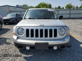 2012 Jeep Patriot Latitude z VIN 1C4NJPFB2CD634850, wystawiony jako Copart lot #59114335 z przebiegiem Nie podano mil oraz Szkoda całkowita • Salvage title. Historia ofert i sprzedaży dostępna na DreamBid. Obrazek 5.