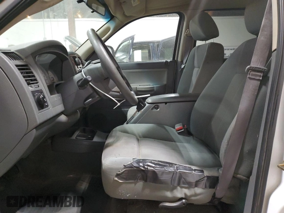 2005 Dodge Dakota SLT z VIN 1D7HW48K15S245809, wystawiony jako Copart lot #76278454 z przebiegiem 213 993 mil mil oraz Czysty tytuł • Clean title. Historia ofert i sprzedaży dostępna na DreamBid. Obrazek 7.