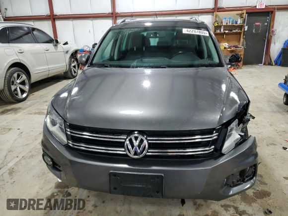 2013 Volkswagen Tiguan SE z VIN WVGBV3AX4DW055332, wystawiony jako Copart lot #42297805 z przebiegiem 109 606 mil mil oraz Szkoda całkowita • Salvage title. Historia ofert i sprzedaży dostępna na DreamBid. Obrazek 5.