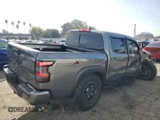 2024 Nissan Frontier Pro-X z VIN 1N6ED1EJ9RN606105, wystawiony jako Copart lot #83247314 z przebiegiem 4 296 mil mil oraz Szkoda całkowita • Salvage title. Historia ofert i sprzedaży dostępna na DreamBid. Obrazek 3.
