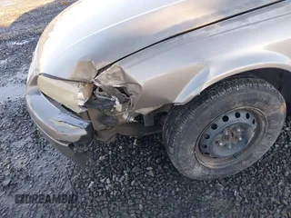 1997 Toyota Camry LE z VIN 4T1BG22K0VU019383, wystawiony jako IAAI lot #41271457 z przebiegiem 175 214 mil mil oraz . Historia ofert i sprzedaży dostępna na DreamBid. Obrazek 12.