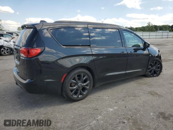 2018 Chrysler Pacifica Limited z VIN 2C4RC1GG9JR261500, wystawiony jako Copart lot #52165515 z przebiegiem 100 258 mil mil oraz Szkody całkowita. Historia ofert i sprzedaży dostępna na DreamBid. Obrazek 3.