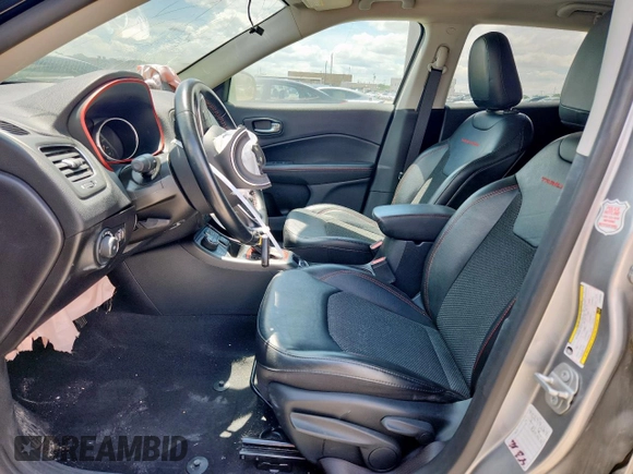 2020 Jeep Compass Trailhawk z VIN 3C4NJDDB0LT207825, wystawiony jako Copart lot #63699915 z przebiegiem 58 190 mil mil oraz Szkoda całkowita • Salvage title. Historia ofert i sprzedaży dostępna na DreamBid. Obrazek 7.