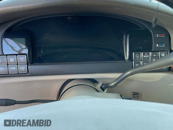1999 Cadillac DeVille DHS z VIN 1G6KE54Y9XU783302, wystawiony jako Copart lot #42375455 z przebiegiem Nie podano mil oraz Czysty tytuł • Clean title. Historia ofert i sprzedaży dostępna na DreamBid. Obrazek 8.