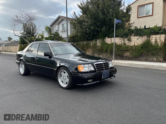 1994 Mercedes-Benz 400 E z VIN WDBEA34E6RC103296, wystawiony jako Copart lot #51020195 z przebiegiem 186 132 mil mil oraz Tytuł czysty. Historia ofert i sprzedaży dostępna na DreamBid. Obrazek 1.