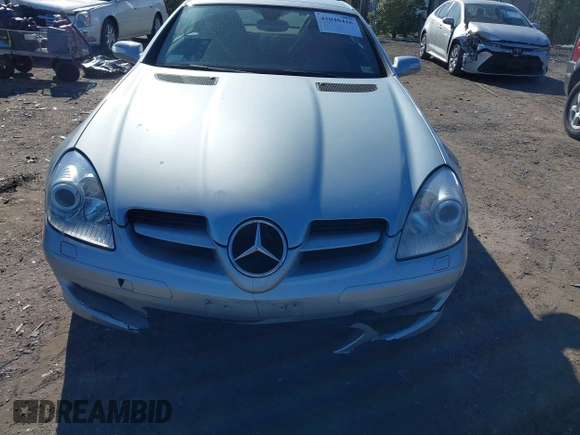 2006 Mercedes-Benz SLK-Class 3.0L with VIN WDBWK54F86F085545, listed as a IAAI auction lot 42040416 with 48,352 mi miles. Bid and sale history available at carsss.com. Image 6.