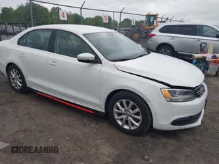 2014 Volkswagen Jetta SE z VIN 3VWD17AJ5EM417940, wystawiony jako IAAI lot #42309894 z przebiegiem 118 208 mil mil oraz . Historia ofert i sprzedaży dostępna na DreamBid. Obrazek 1.