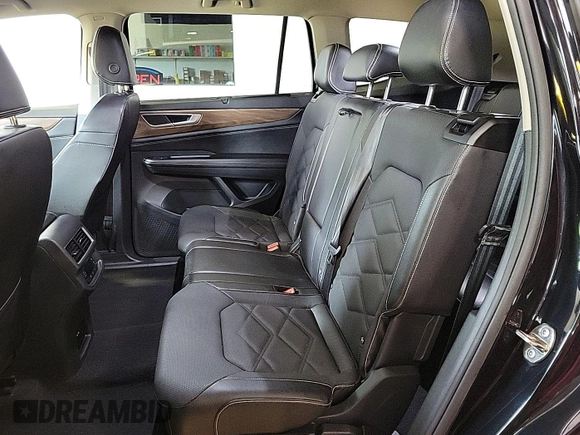 2024 Volkswagen Atlas SE with VIN 1V2HR2CA7RC575005, listed as a IAAI auction lot 42731226 with 14,322 mi miles and . Bid and sale history available at DreamBid. Image 11.