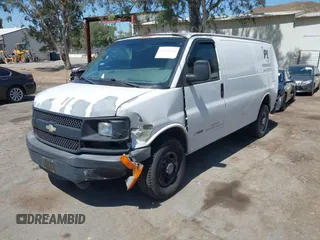 2005 Chevrolet City Express Cargo z VIN 1GCHG35V051250473, wystawiony jako IAAI lot #42316832 z przebiegiem 263 832 mil mil oraz . Historia ofert i sprzedaży dostępna na DreamBid. Obrazek 2.