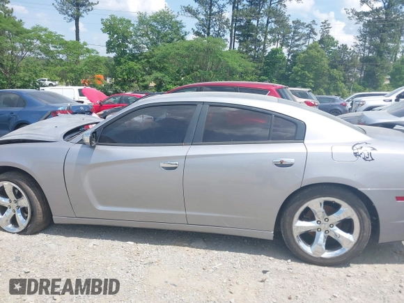 2013 Dodge Charger SE z VIN 2C3CDXBG1DH609530, wystawiony jako IAAI lot #42151140 z przebiegiem 173 210 mil mil oraz . Historia ofert i sprzedaży dostępna na DreamBid. Obrazek 14.