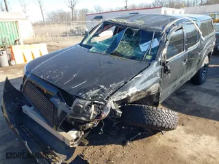 2011 Toyota Tacoma with VIN 3TMLU4EN4BM058738, listed as a IAAI auction lot 41646897 with 117,817 mi miles. Bid and sale history available at carsss.com. Image 6.