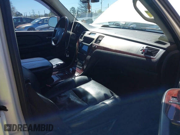 2008 Cadillac Escalade with VIN 1GYEC63818R224347, listed as a IAAI auction lot 41751039 with 240,110 mi miles. Bid and sale history available at carsss.com. Image 5.