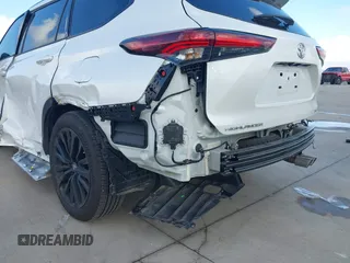 2024 Toyota Highlander LE z VIN 5TDKDRAH7RS534676, wystawiony jako IAAI lot #41516978 z przebiegiem 11 272 mil mil oraz . Historia ofert i sprzedaży dostępna na DreamBid. Obrazek 17.