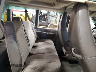 2017 Chevrolet Express Passenger LT z VIN 1GAZGPFG2H1340071, wystawiony jako Copart lot #48771005 z przebiegiem 131 966 mil mil oraz Szkoda całkowita • Salvage title. Historia ofert i sprzedaży dostępna na DreamBid. Obrazek 11.