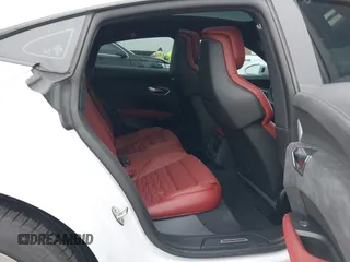 2024 Audi e-tron GT Premium Plus z VIN WAUFJBFW1R7000993, wystawiony jako IAAI lot #41483337 z przebiegiem 9 779 mil mil oraz . Historia ofert i sprzedaży dostępna na DreamBid. Obrazek 8.