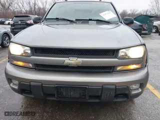 2005 Chevrolet TrailBlazer LT with VIN 1GNDT13S452319576, listed as a IAAI auction lot 41471422 with 266,346 mi miles. Bid and sale history available at carsss.com. Image 6.
