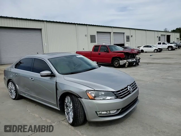 2014 Volkswagen Passat SEL Premium z VIN 1VWCN7A35EC073576, wystawiony jako Copart lot #52810825 z przebiegiem 113 067 mil mil oraz Szkoda całkowita • Salvage title. Historia ofert i sprzedaży dostępna na DreamBid. Obrazek 11.