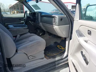 2005 Chevrolet Avalanche LS with VIN 3GNEC12Z65G130261, listed as a IAAI auction lot 41880097 with 209,217 mi miles and . Bid and sale history available at DreamBid. Image 5.
