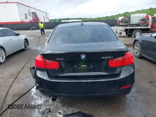 2013 BMW 3 Series 320i xDrive с VIN WBA3C3C55DF982704, выставлен на аукционе IAAI как лот 42129268 с пробегом 112 318 миль миль и . История ставок и продаж доступна на DreamBid. Изображение 16.