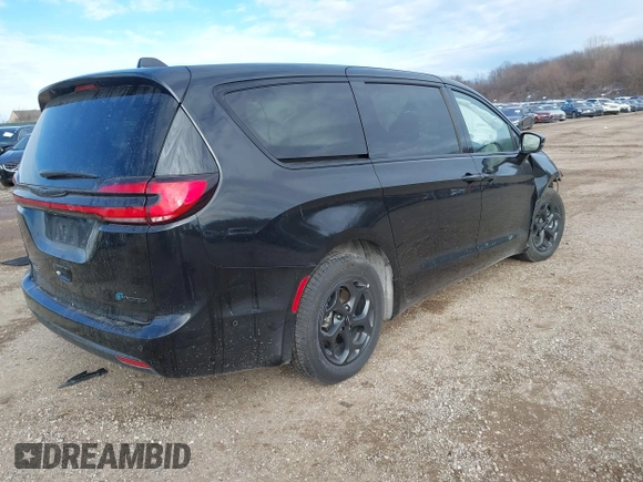 2022 Chrysler Pacifica Hybrid Limited with VIN 2C4RC1S76NR147838, listed as a IAAI auction lot 41436191 with 44,279 mi miles and . Bid and sale history available at DreamBid. Image 4.
