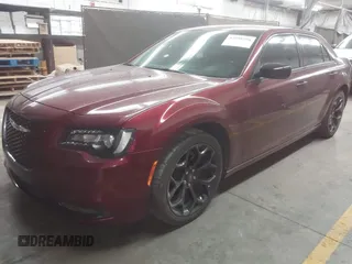 2019 Chrysler 300 Touring z VIN 2C3CCAAG8KH728870, wystawiony jako IAAI lot #42058294 z przebiegiem 40 671 mil mil oraz . Historia ofert i sprzedaży dostępna na DreamBid. Obrazek 2.