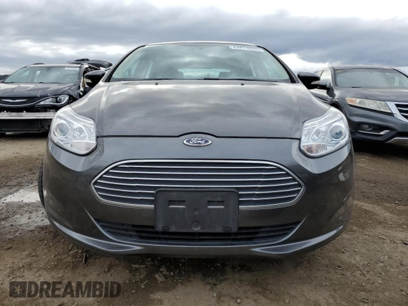 2016 Ford Focus Electric z VIN 1FADP3R45GL221550, wystawiony jako Copart lot #43874655 z przebiegiem 70 651 mil mil oraz Szkody całkowita. Historia ofert i sprzedaży dostępna na DreamBid. Obrazek 5.