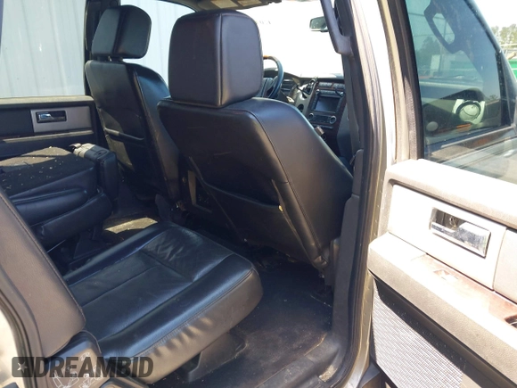 2008 Ford Expedition EL Limited with VIN 1FMFK19528LA82425, listed as a IAAI auction lot 42046020 with 265,012 mi miles. Bid and sale history available at carsss.com. Image 8.