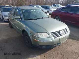 2002 Volkswagen Passat z VIN WVWPD23B42P070347, wystawiony jako IAAI lot #41546173 z przebiegiem 303 916 mil mil oraz . Historia ofert i sprzedaży dostępna na DreamBid. Obrazek 1.