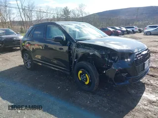2024 Audi Q3 S line Premium Plus z VIN WA1EECF35R1155302, wystawiony jako IAAI lot #41983419 z przebiegiem 7929 mil mil oraz . Historia ofert i sprzedaży dostępna na DreamBid. Obrazek 1.