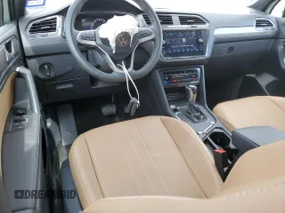 2023 Volkswagen Tiguan SE z VIN 3VVNB7AX9PM087233, wystawiony jako Copart lot #48940745 z przebiegiem 33 861 mil mil oraz Szkoda całkowita • Salvage title. Historia ofert i sprzedaży dostępna na DreamBid. Obrazek 8.