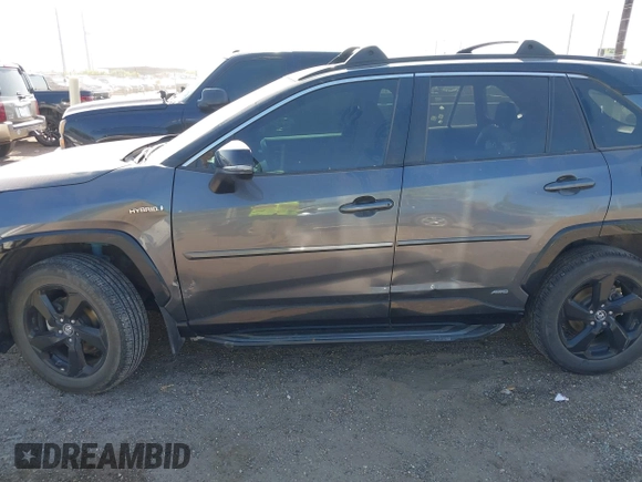 2021 Toyota RAV4 Hybrid XSE z VIN 2T3E6RFV8MW006805, wystawiony jako IAAI lot #41973250 z przebiegiem 77 483 mil mil oraz . Historia ofert i sprzedaży dostępna na DreamBid. Obrazek 6.