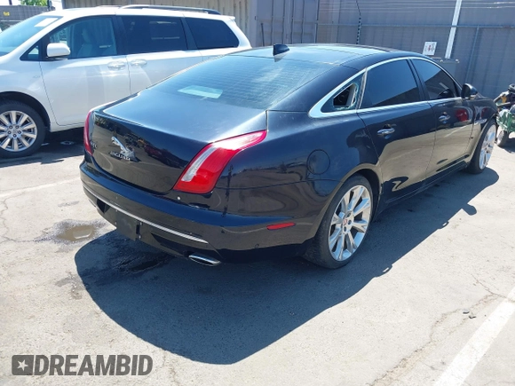 2016 Jaguar XJ Portfolio z VIN SAJWA2G76G8V97013, wystawiony jako IAAI lot #42239189 z przebiegiem Nie podano mil oraz . Historia ofert i sprzedaży dostępna na DreamBid. Obrazek 4.