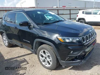 2025 Jeep Compass Latitude с VIN 3C4NJDBN7ST548876, выставлен на аукционе IAAI как лот 42546034 с пробегом 7 724 миль миль и . История ставок и продаж доступна на DreamBid. Изображение 1.