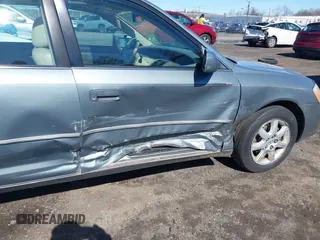 2004 Toyota Avalon XL z VIN 4T1BF28B84U389084, wystawiony jako IAAI lot #41839240 z przebiegiem 140 435 mil mil oraz . Historia ofert i sprzedaży dostępna na DreamBid. Obrazek 6.